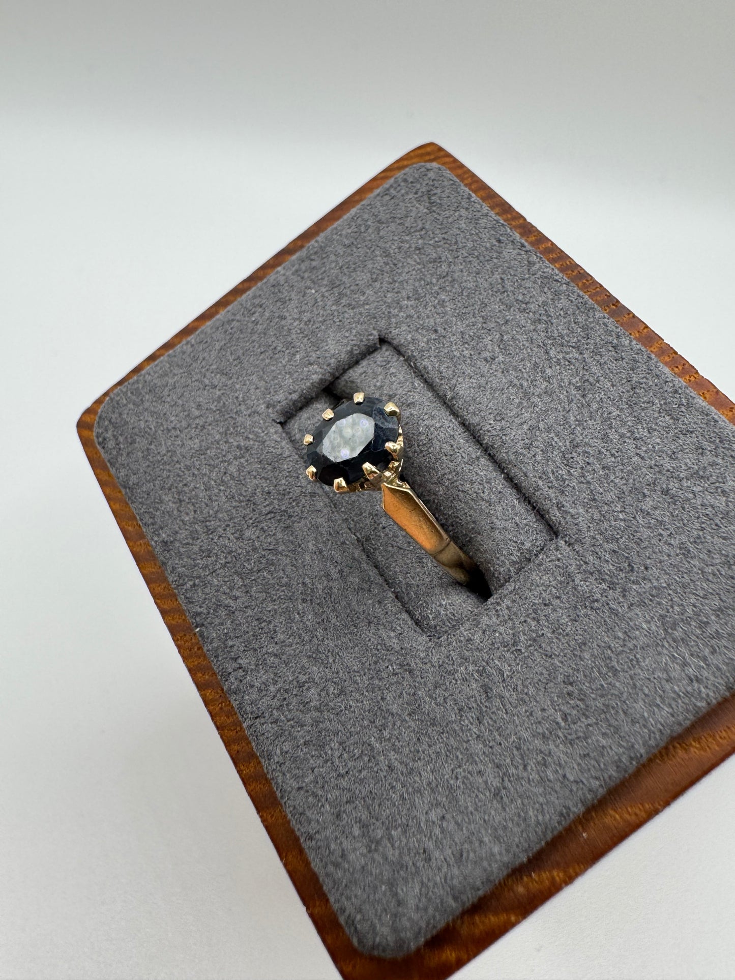 9ct gold sapphire ring