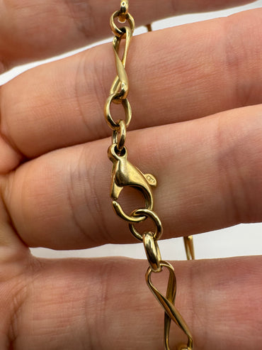 9ct gold figure 8 link bracelet (7.75”)
