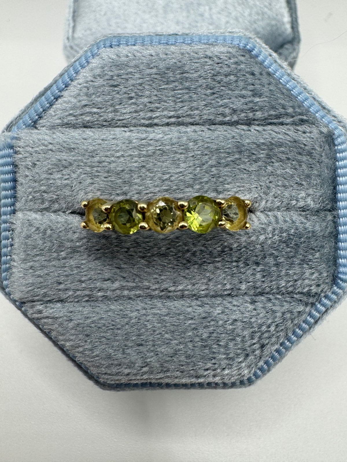 9ct gold quartz ring