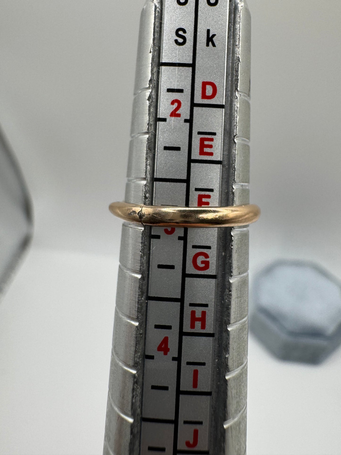 9ct gold garnet twist ring