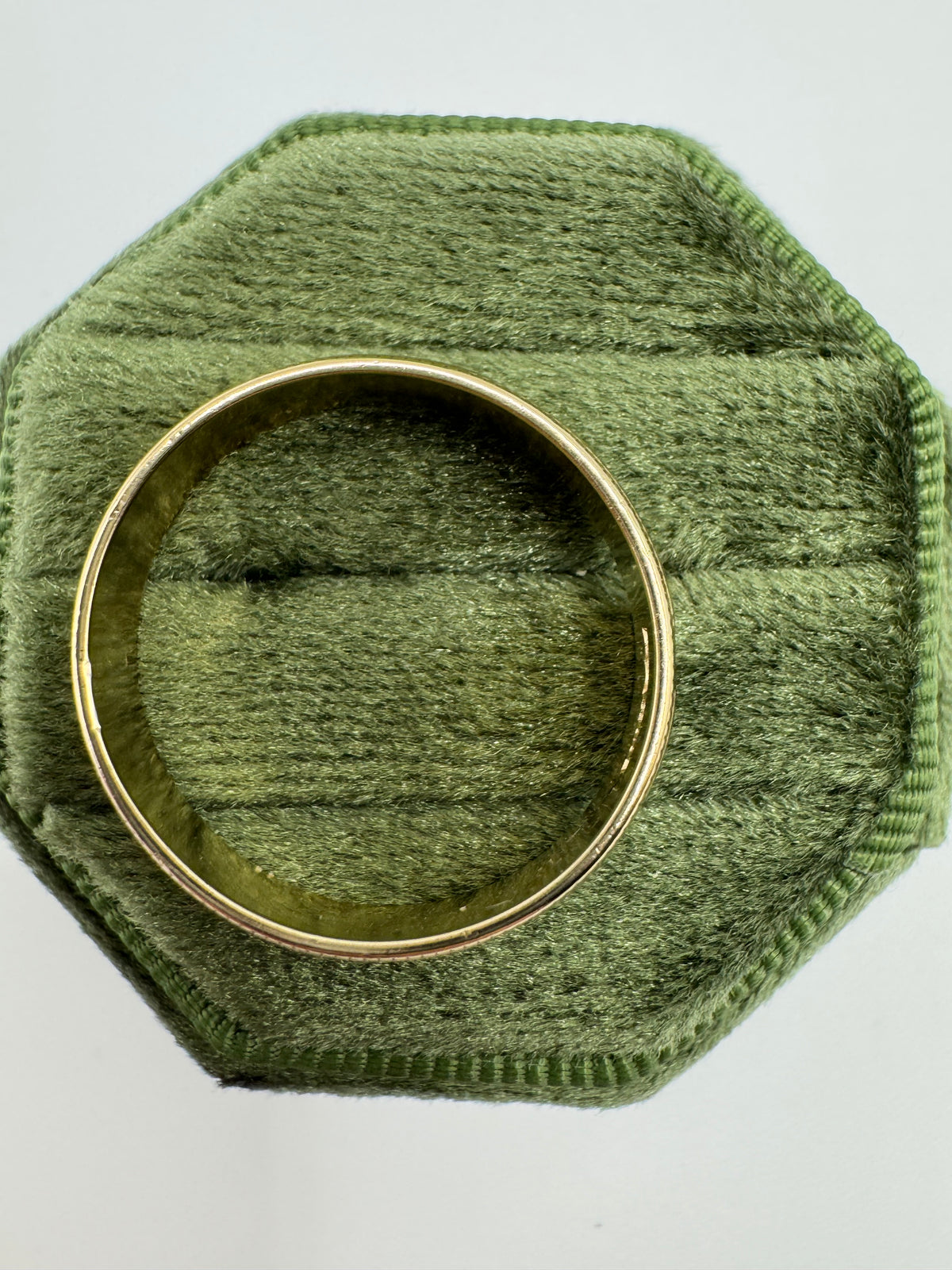 Vintage 9ct gold patterned band