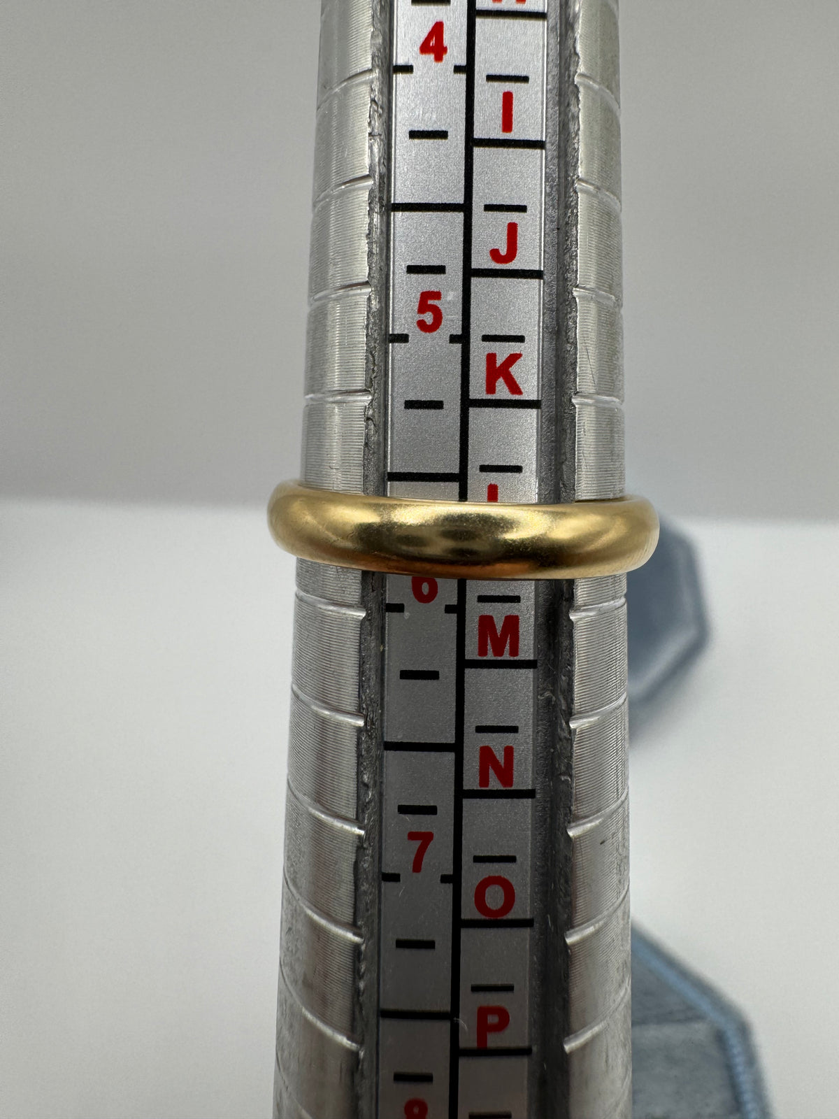 9ct gold band