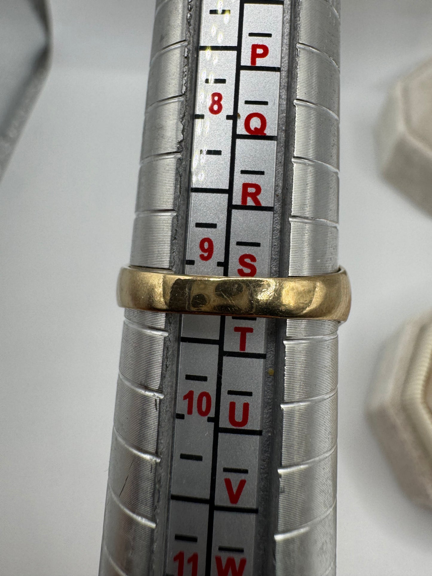 Heavy 9ct gold cz horseshoe ring