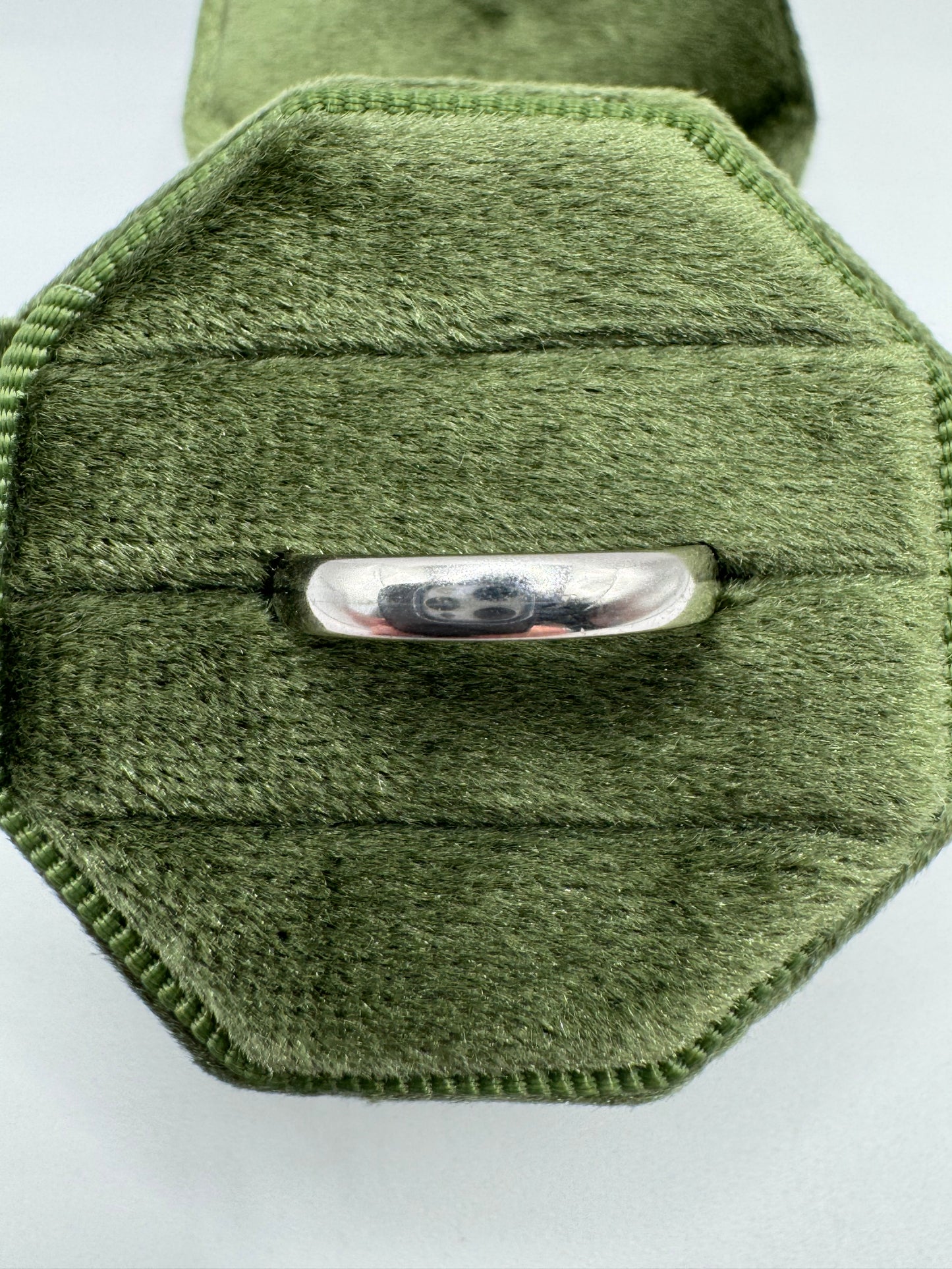 9ct white gold plain band