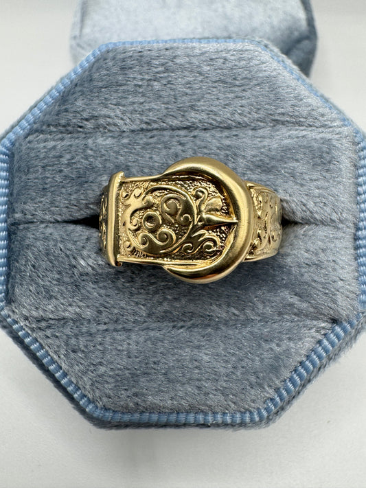 9ct gold patterned buckle ring