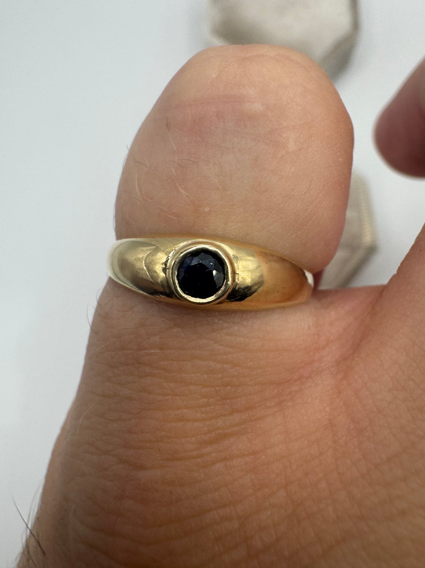 9ct gold sapphire gypsy ring