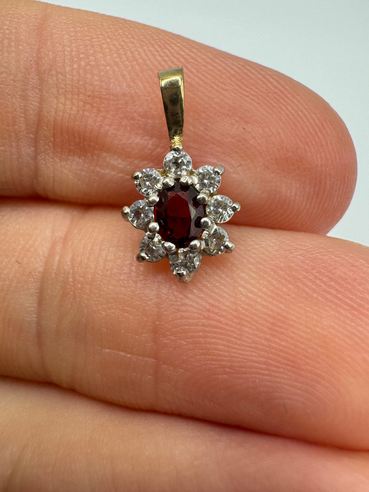 9ct gold garnet and cz pendant