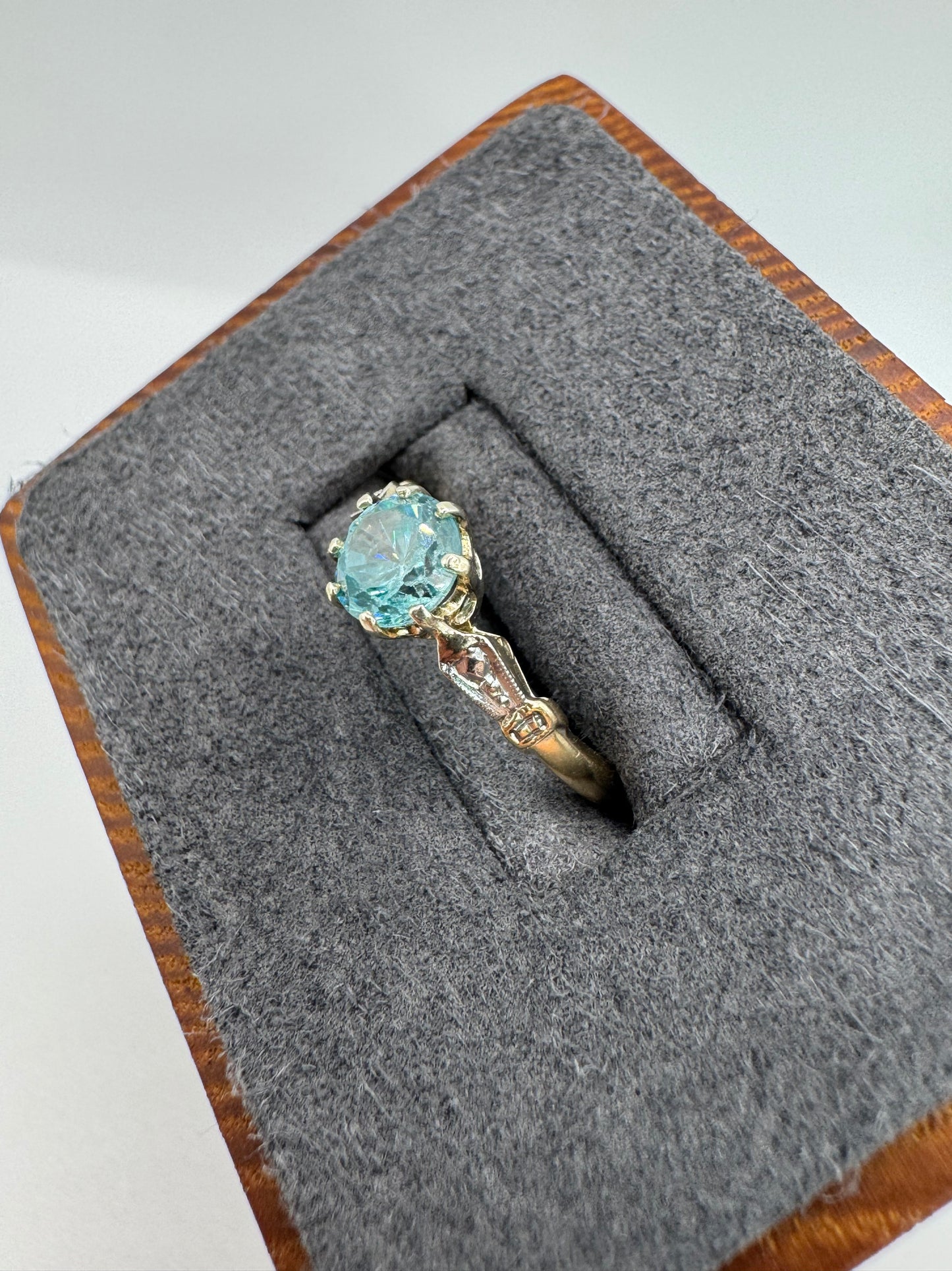 9ct gold topaz ring