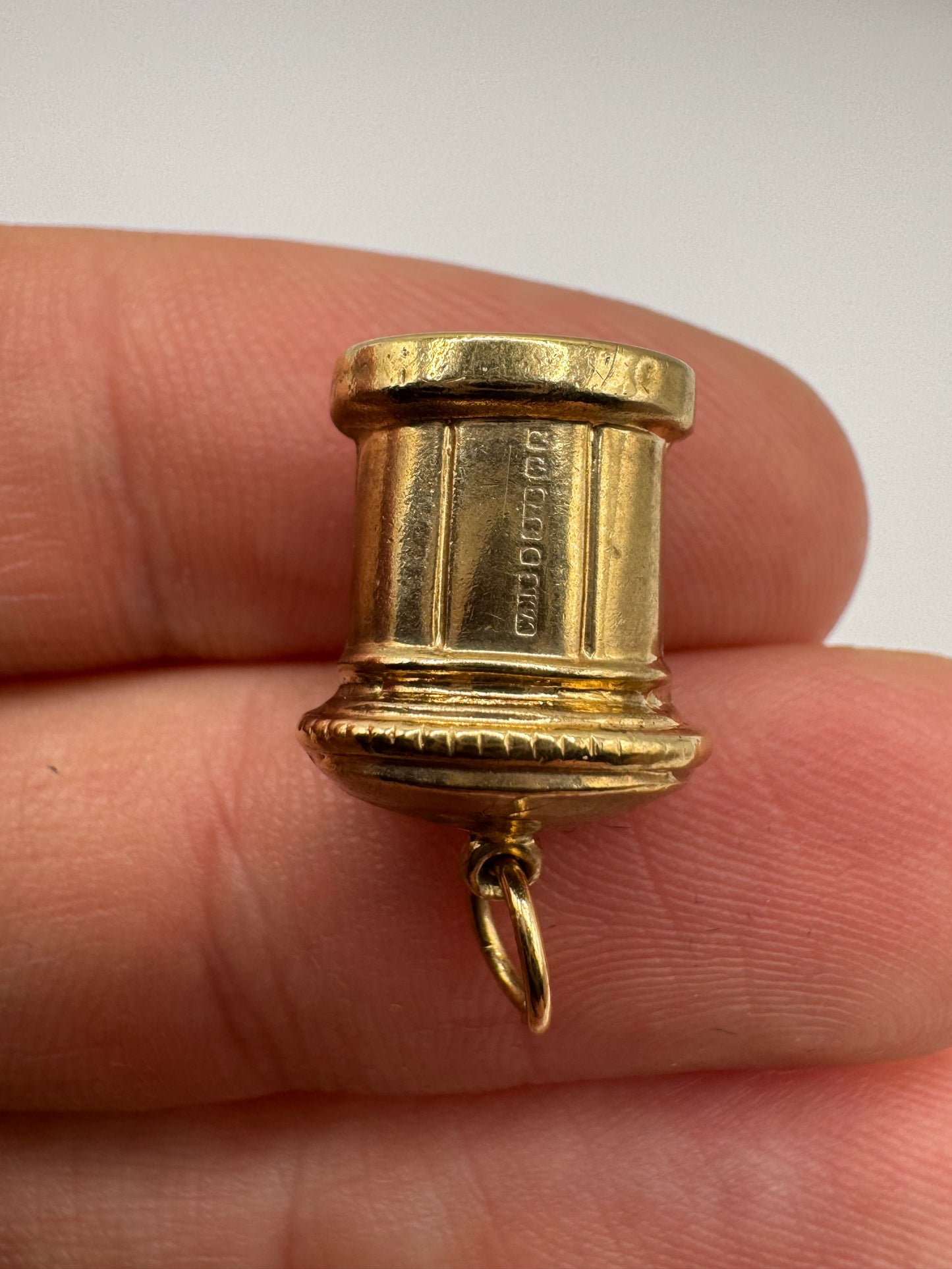 9ct gold postbox charm