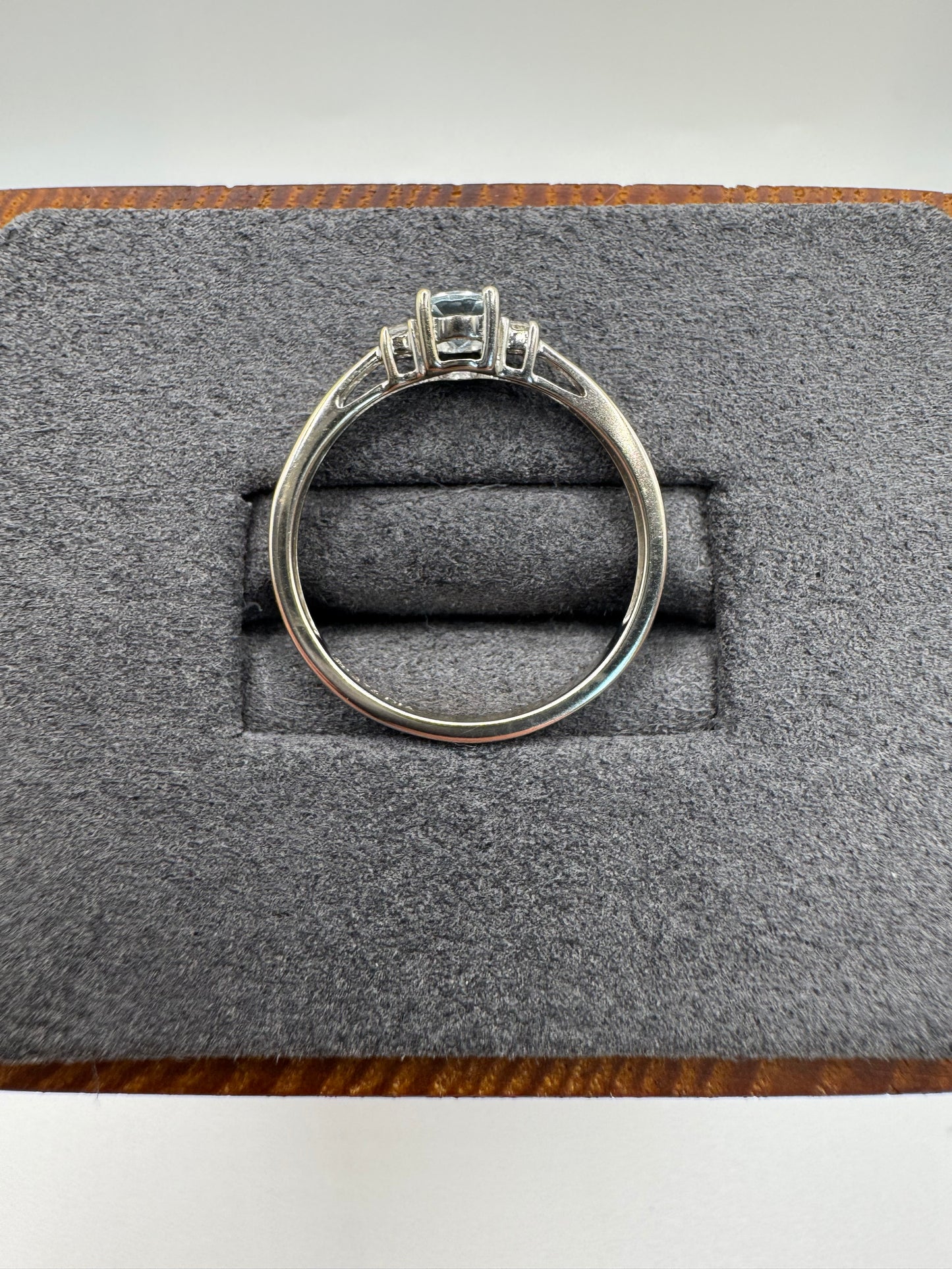 9ct white gold aquamarine and diamond ring