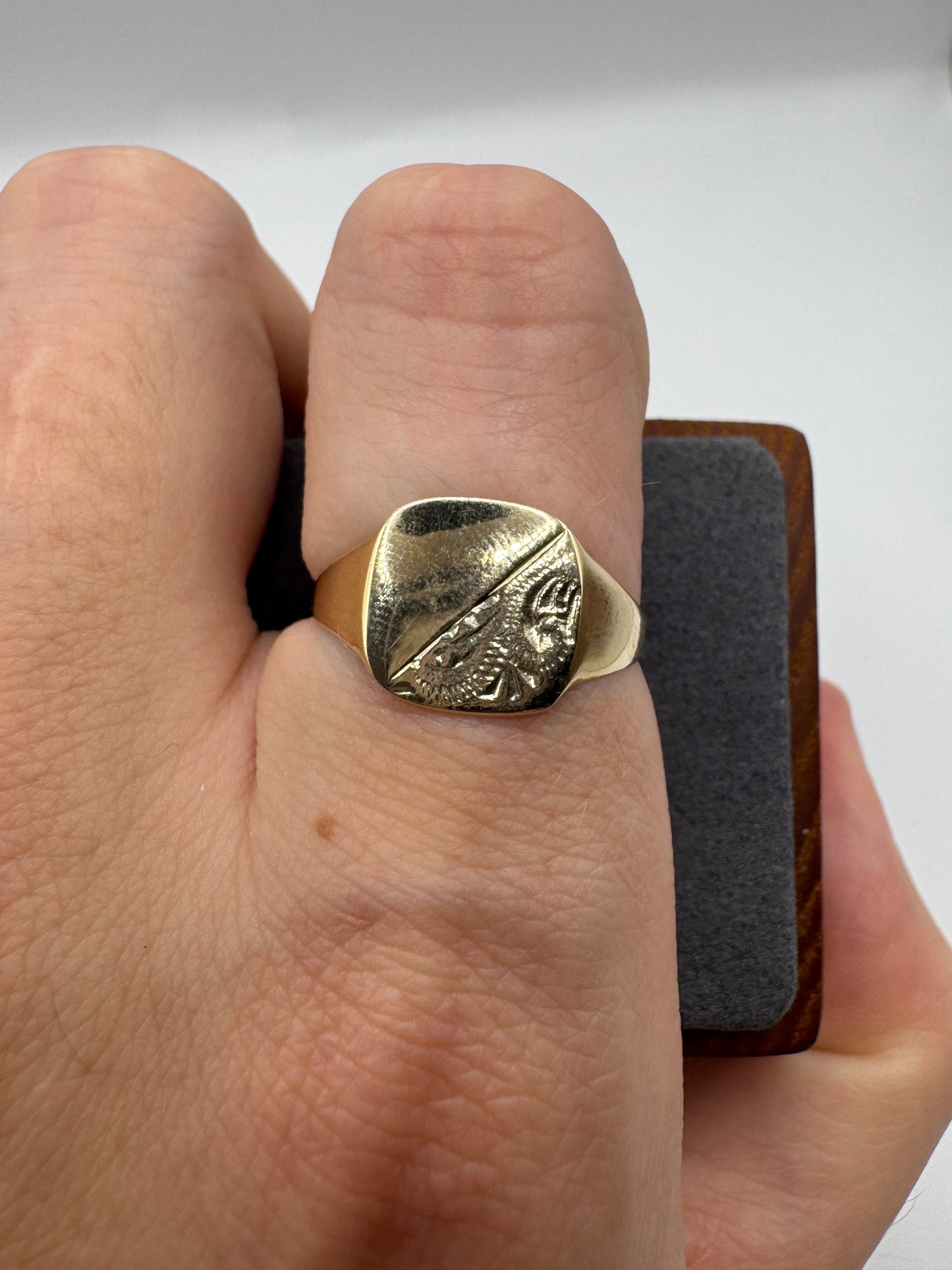 9ct gold signet ring