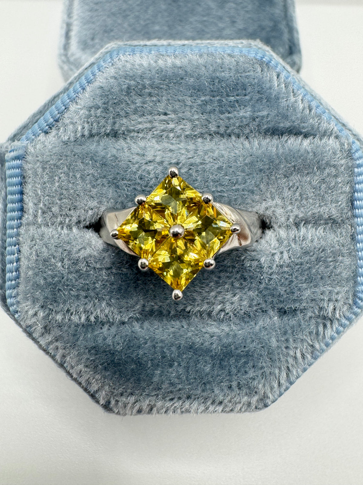 9ct white gold beryl cluster ring