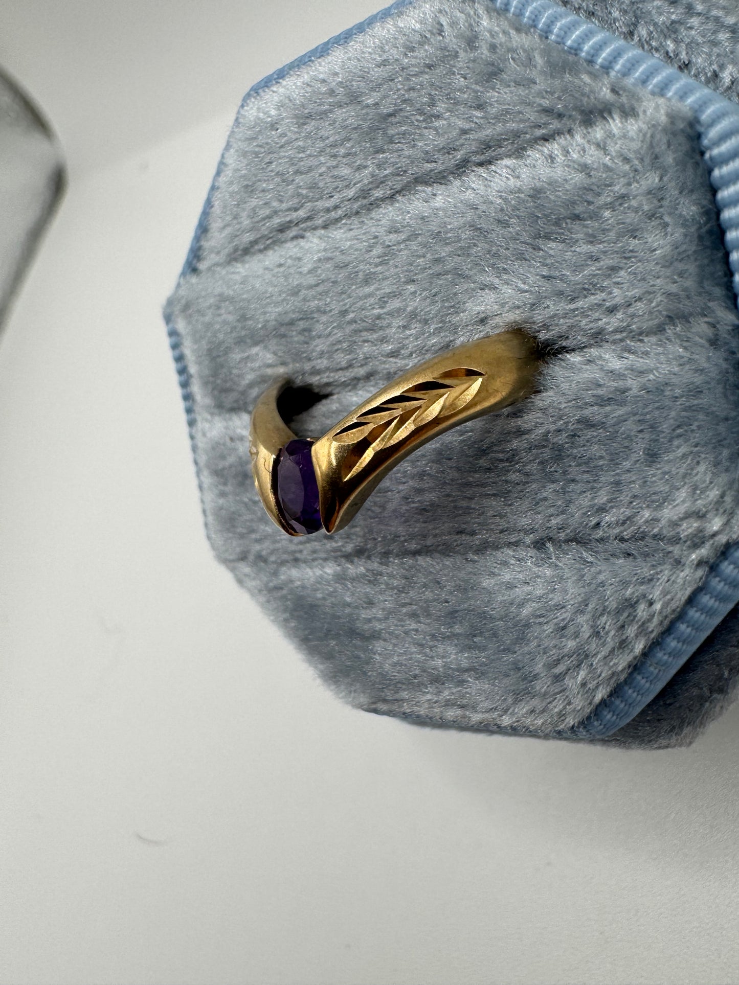 9ct gold amethyst wishbone ring