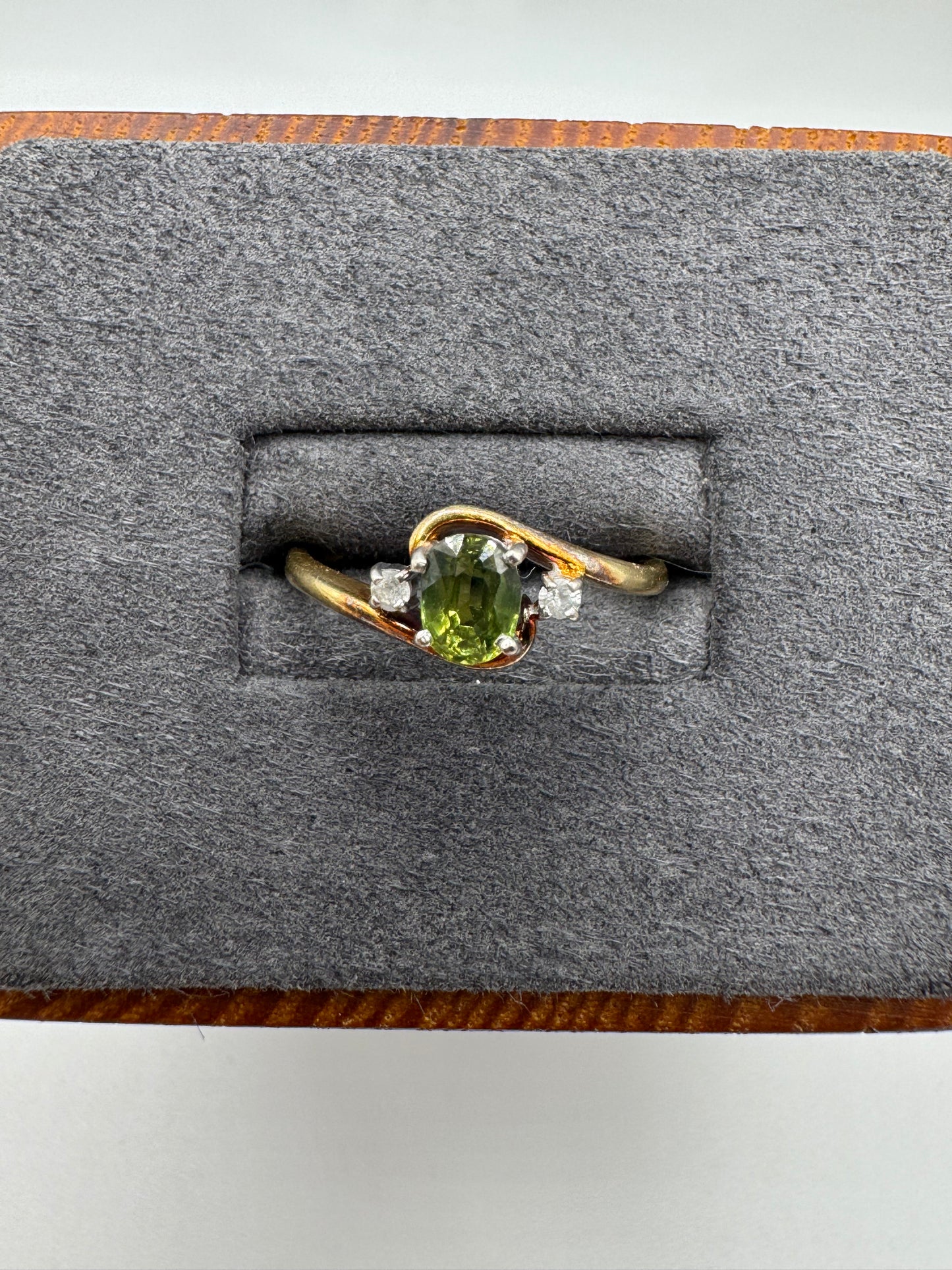 14ct gold green sapphire and zircon ring
