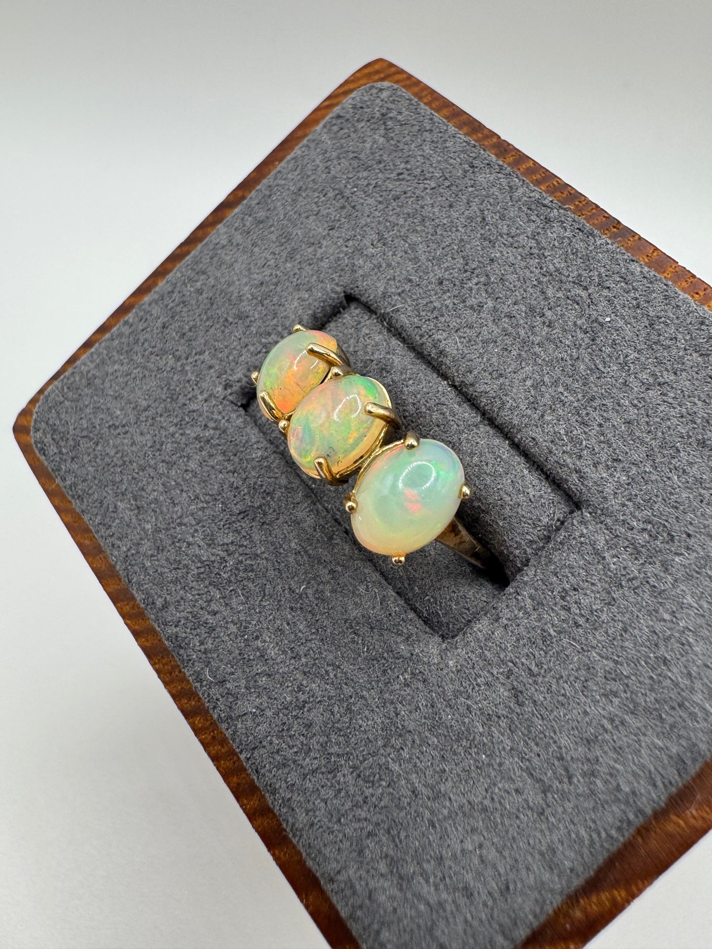 9ct gold opal ring