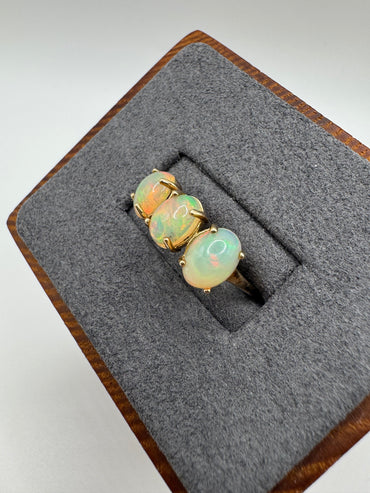 9ct gold opal ring