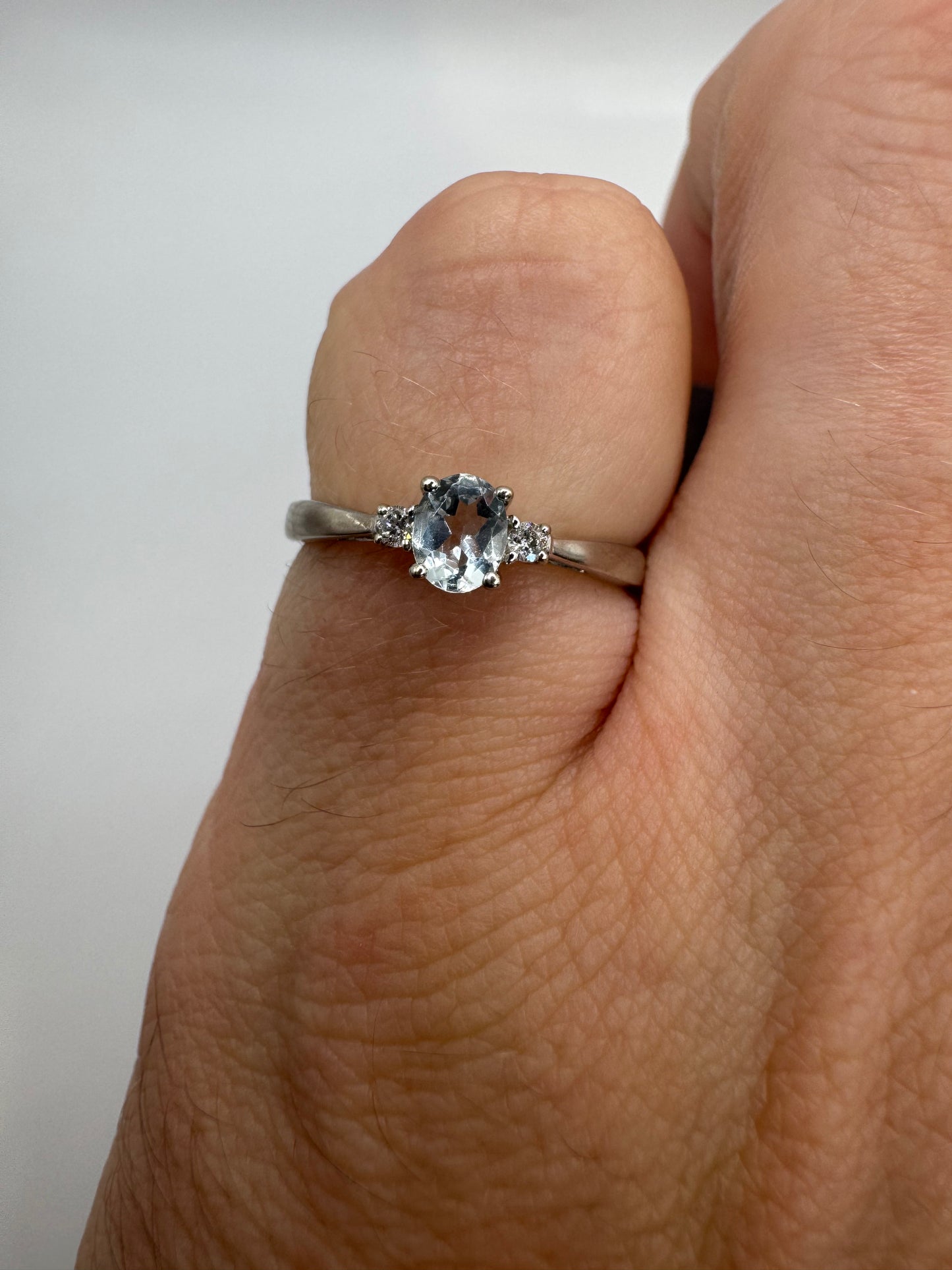 9ct white gold aquamarine and diamond ring