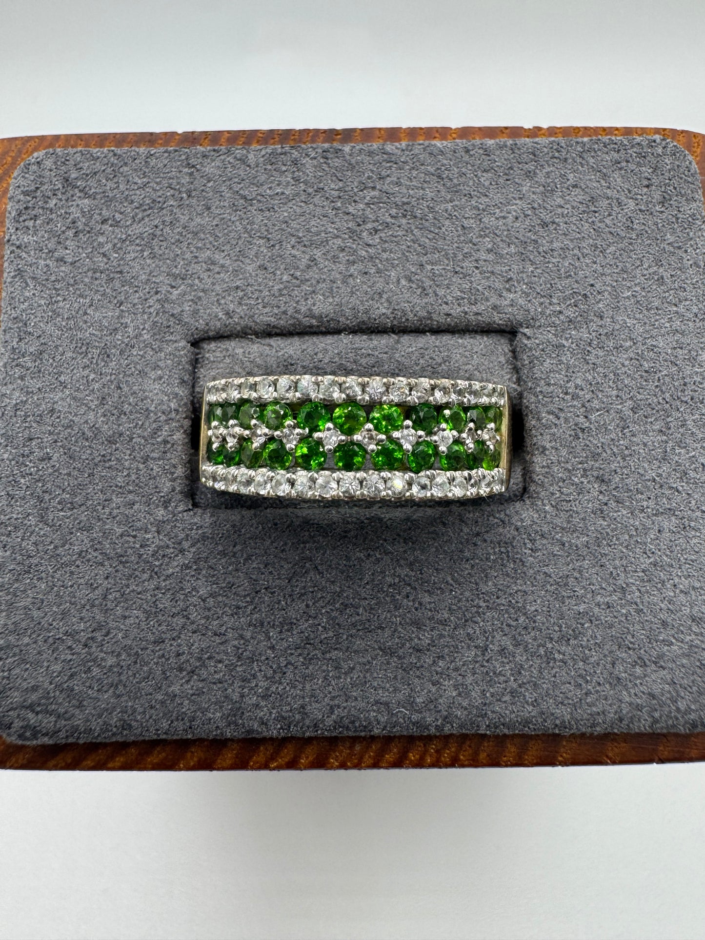 9ct gold diopside and zircon ring