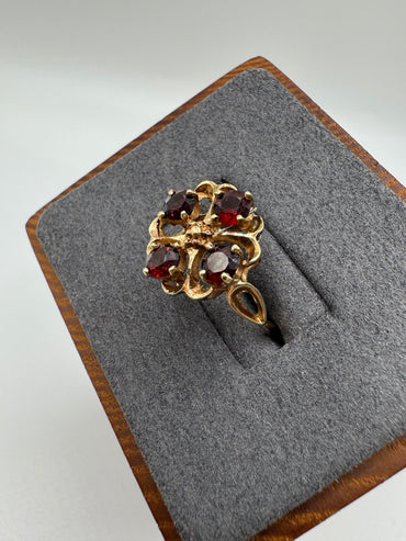 9ct gold garnet 4 leaf clover ring