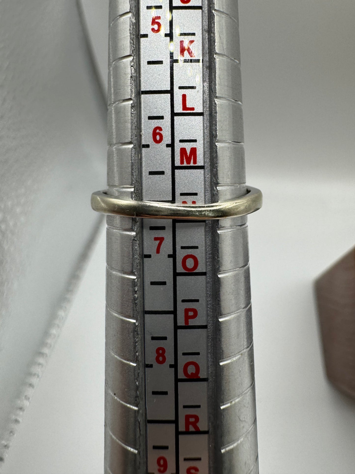 9ct white gold garnet and diamond ring