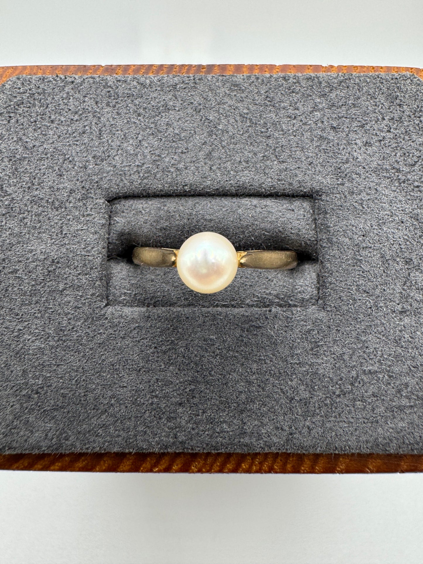 9ct gold pearl ring