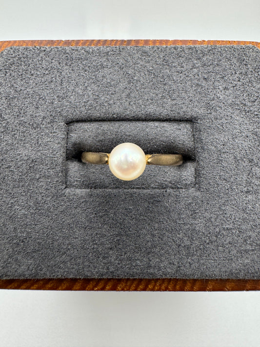 9ct gold pearl ring