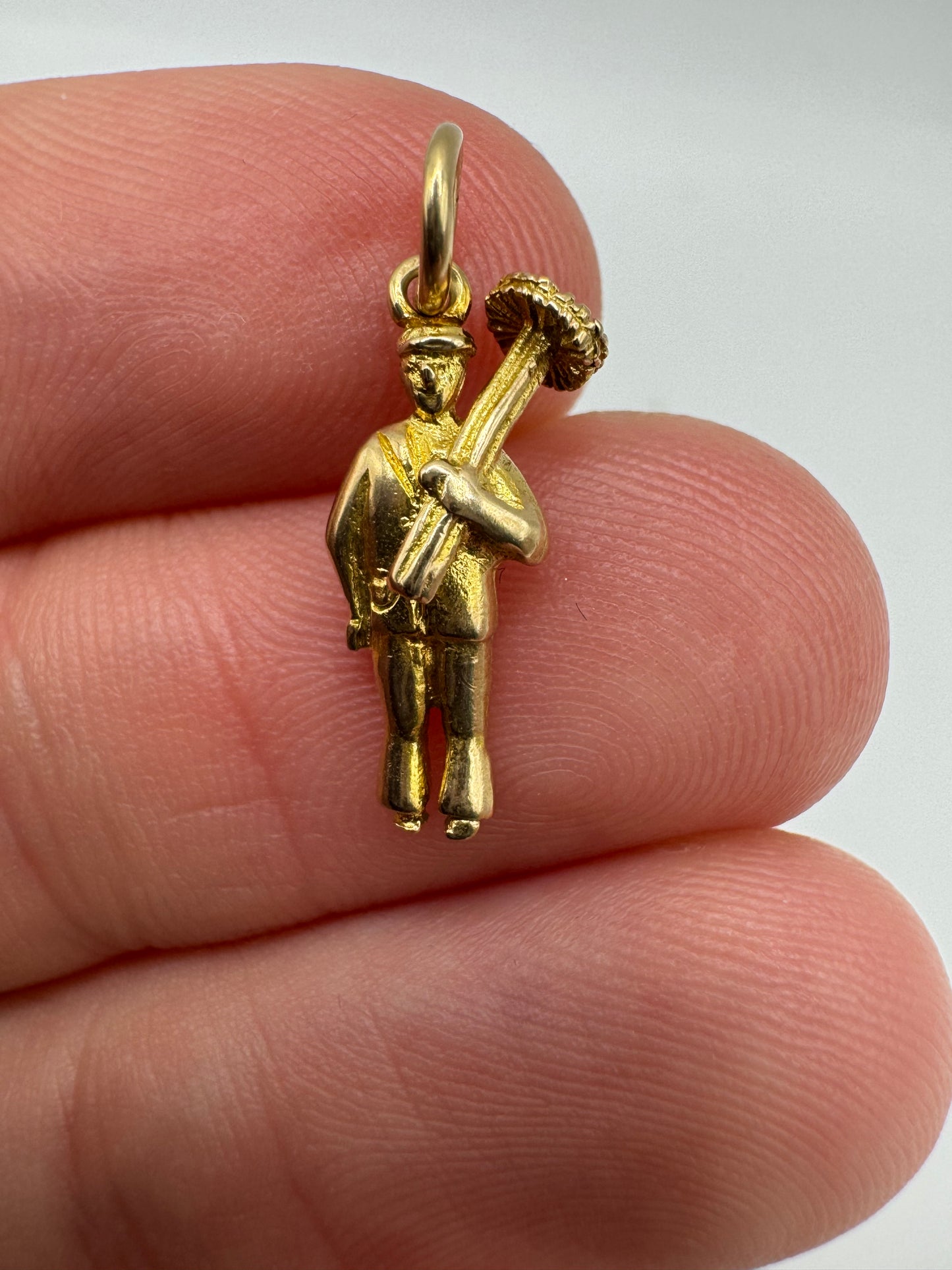 9ct gold chimney sweep charm