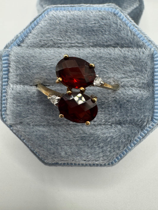 9ct gold garnet and diamond ring