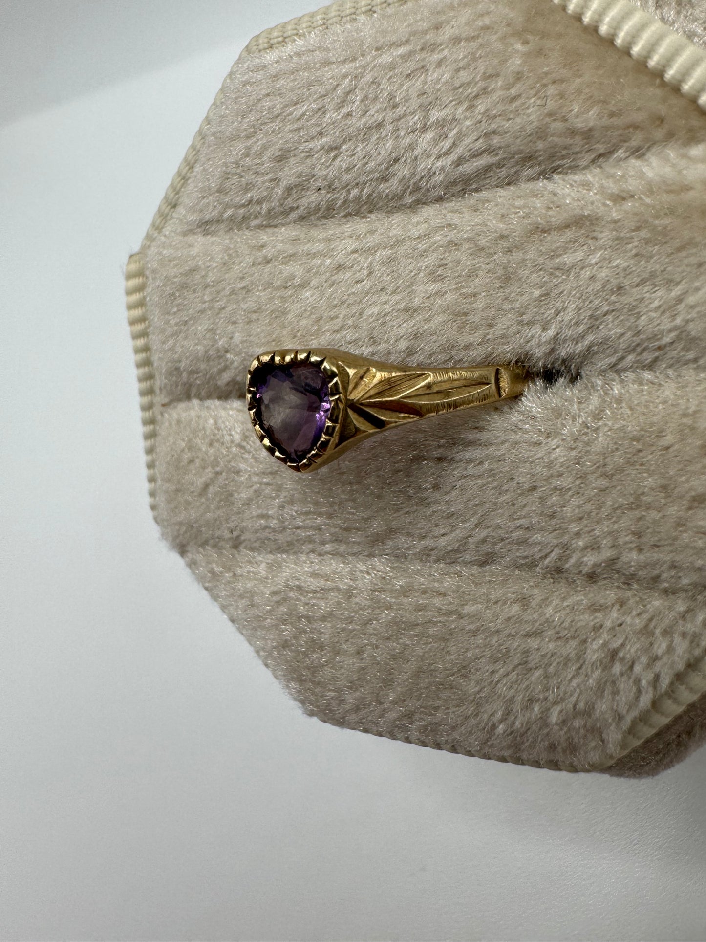 9ct gold amethyst heart ring