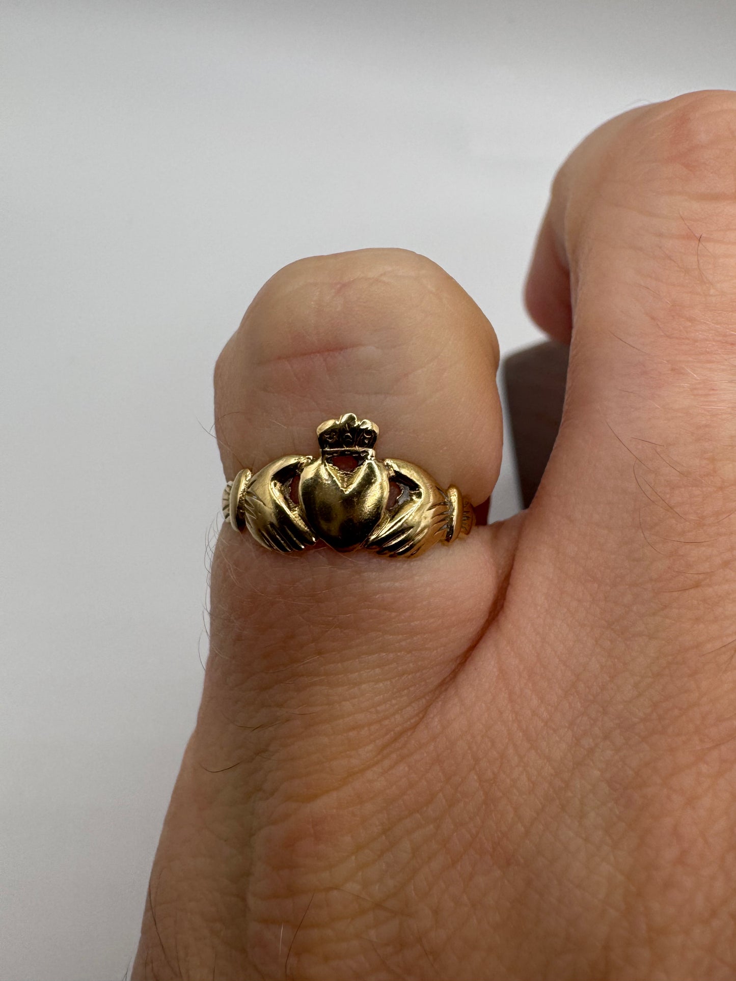 9ct gold claddagh ring