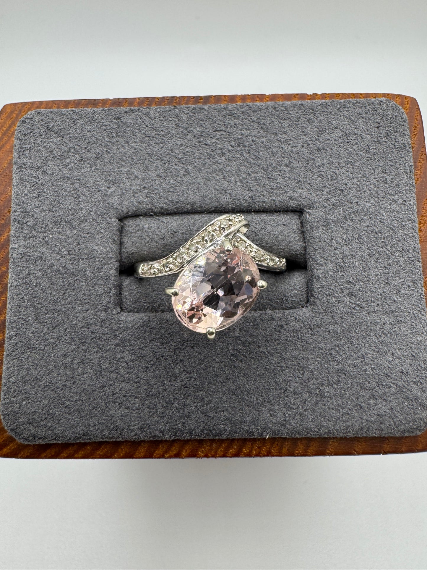9ct white gold morganite and diamond ring