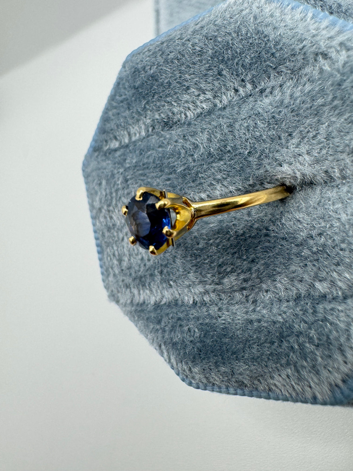 9ct gold sapphire ring