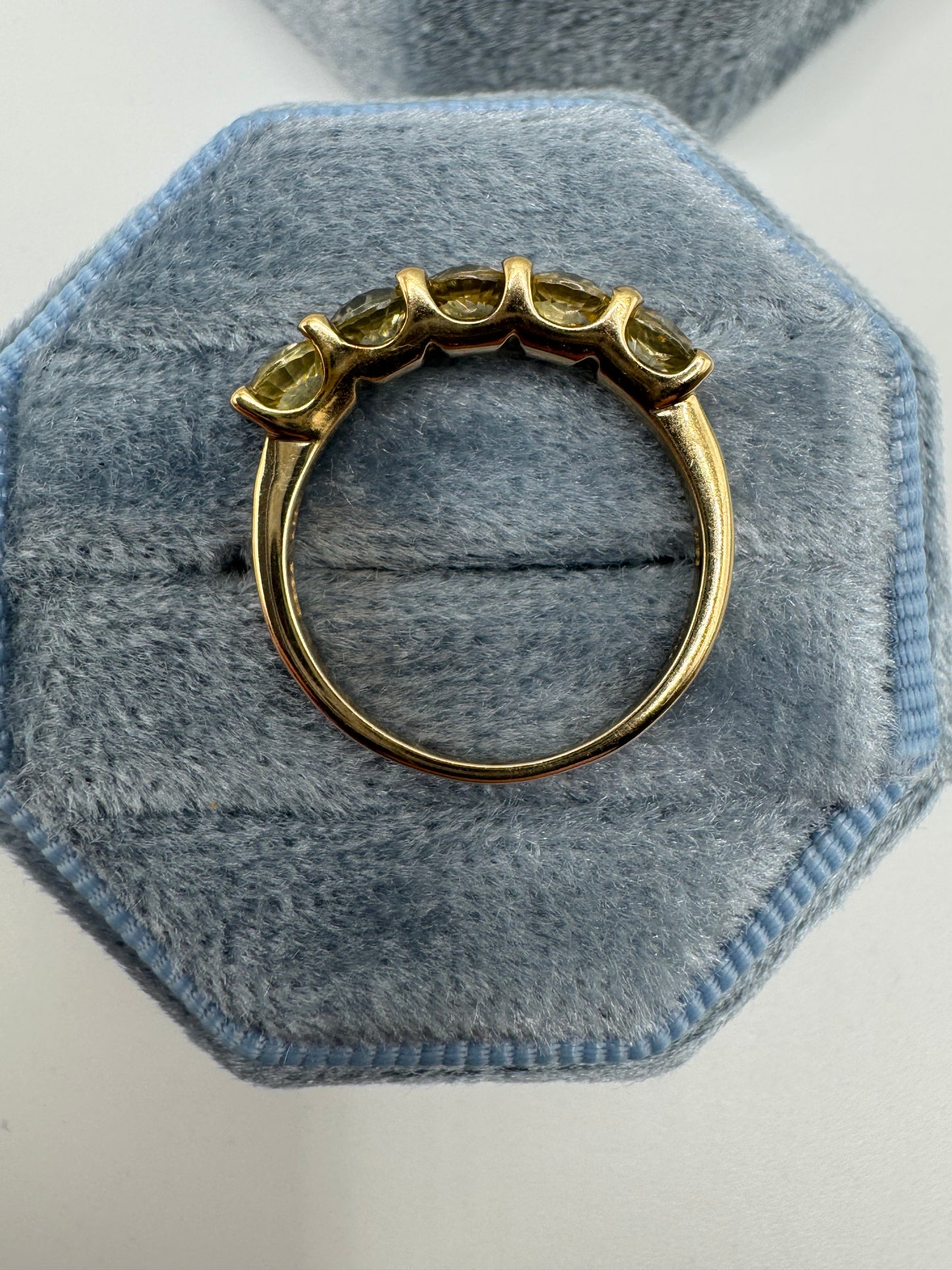 9ct gold quartz ring
