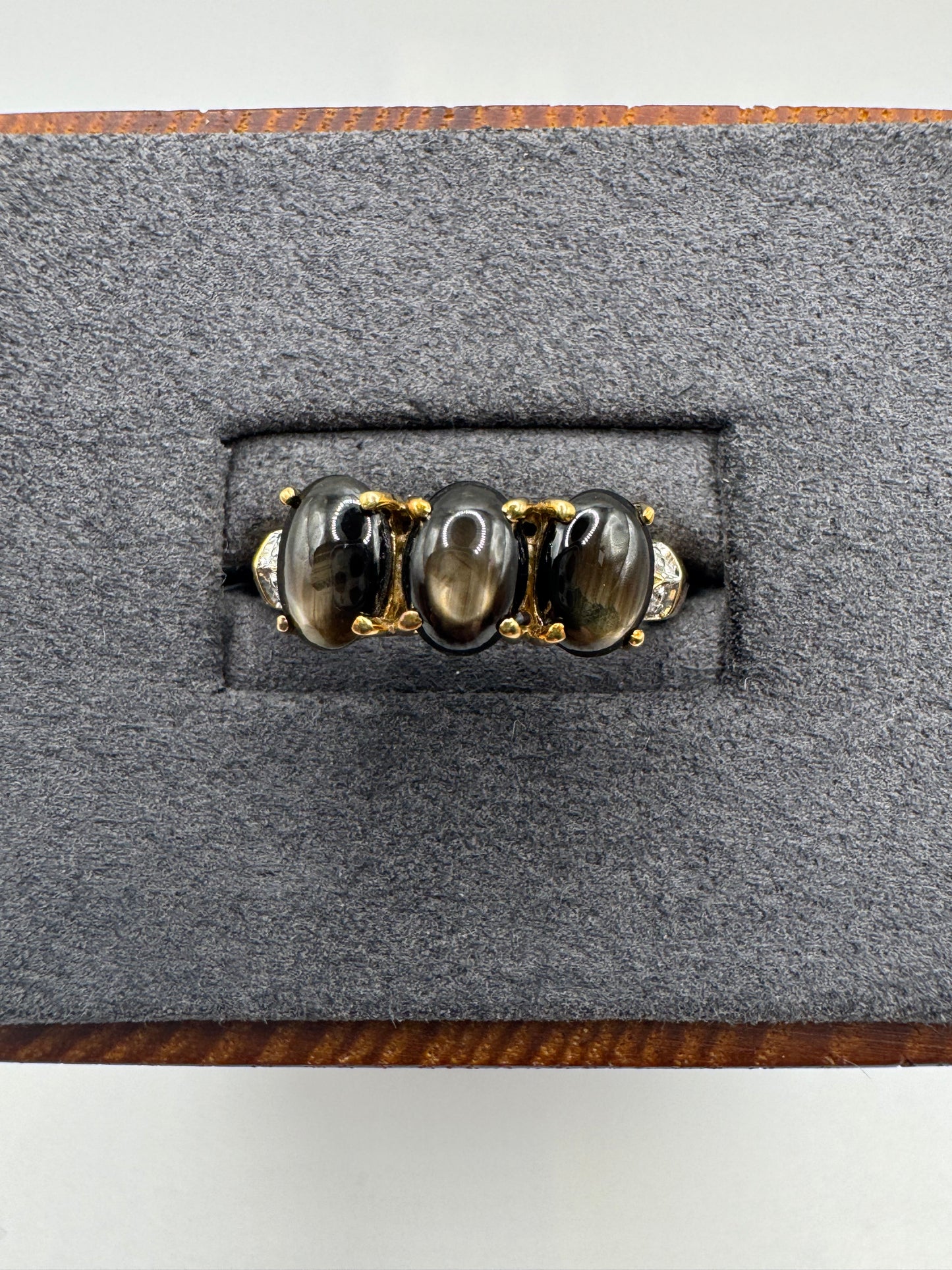 9ct gold star sapphire and diamond ring