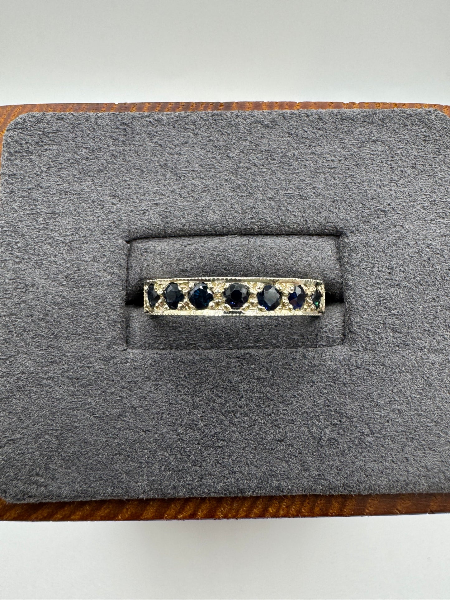 9ct gold sapphire ring