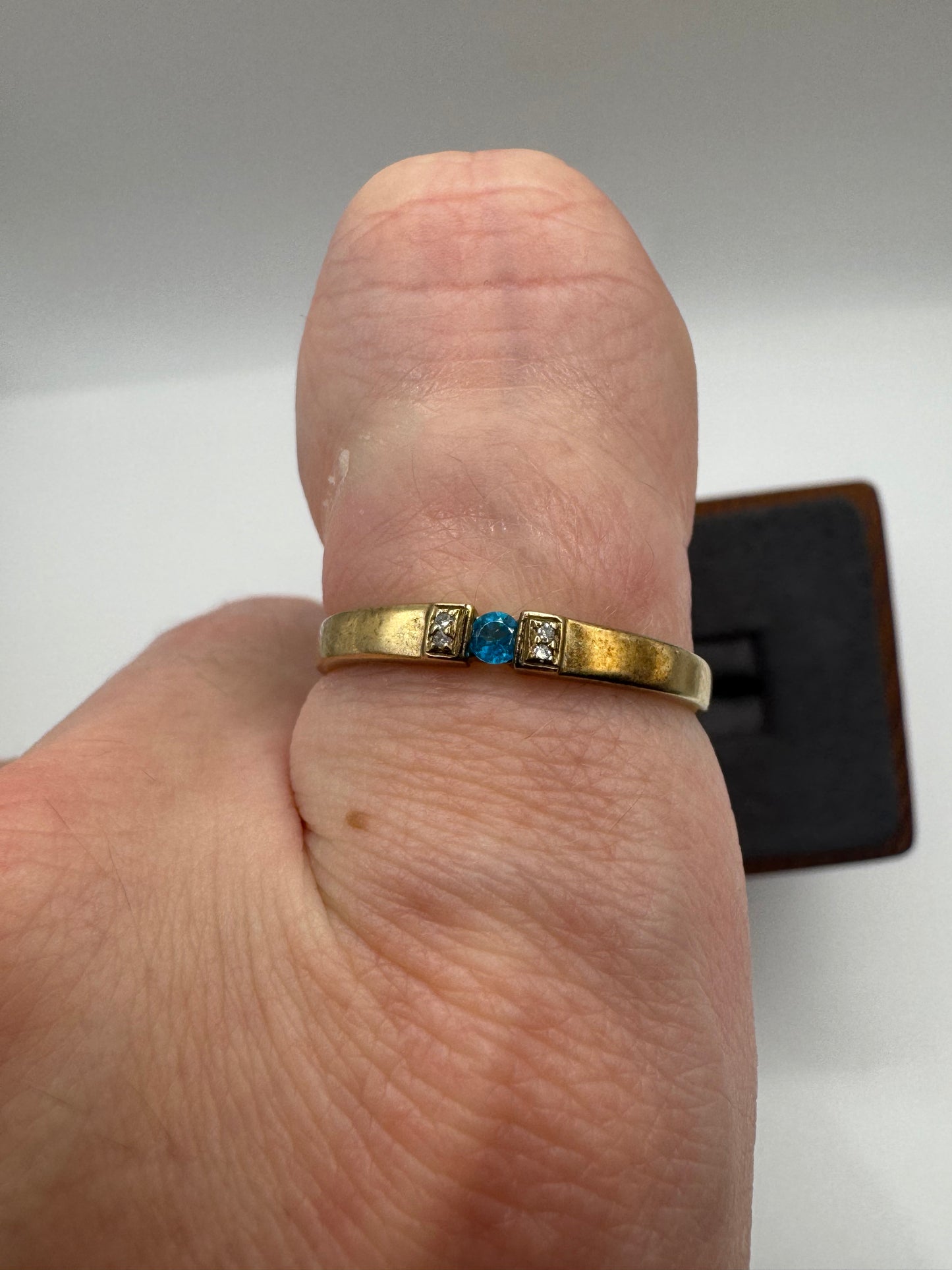 9ct gold blue apatite and diamond ring