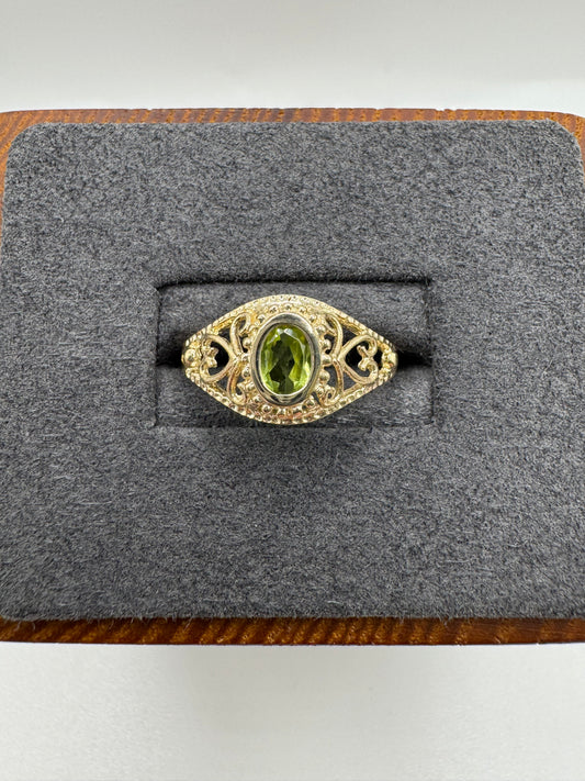 9ct gold peridot ring
