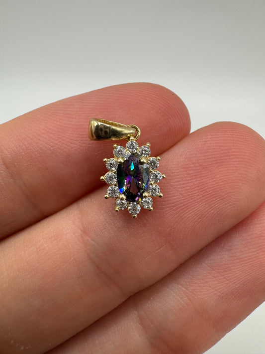 9ct gold topaz and cz pendant