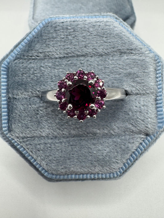 9ct white gold garnet cluster ring