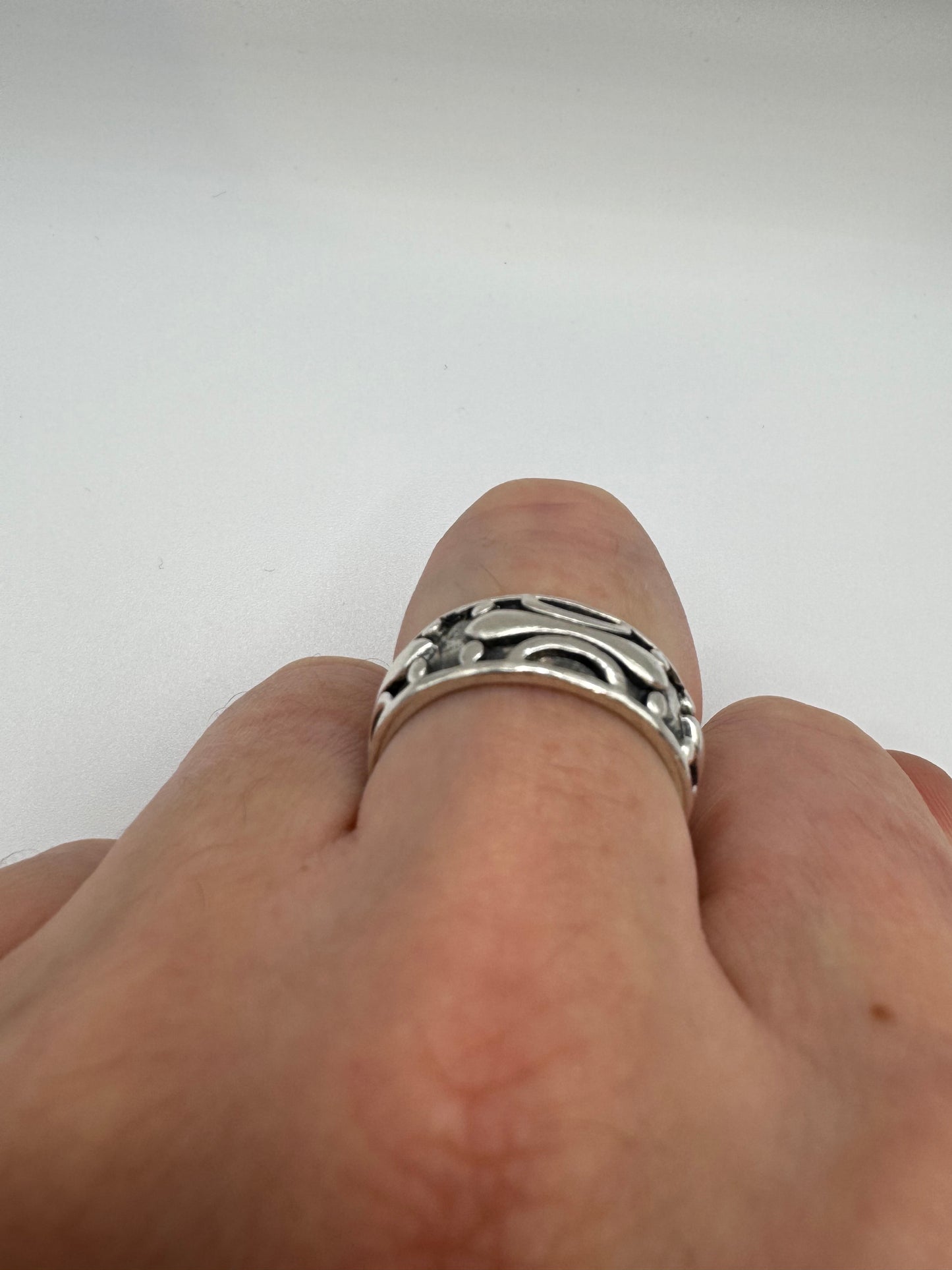 Silver engraved band (8.5-Q1/2)