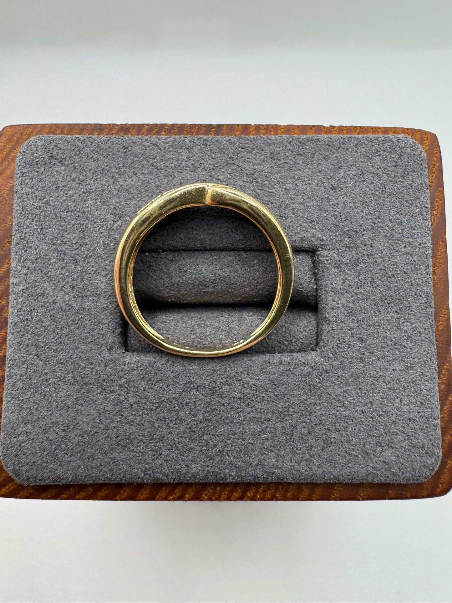 9ct gold emerald and diamond ring