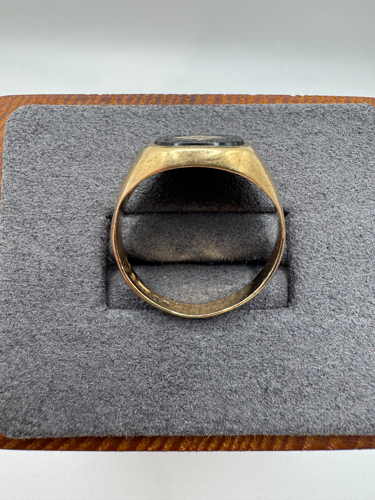 9ct gold onyx and diamond signet ring
