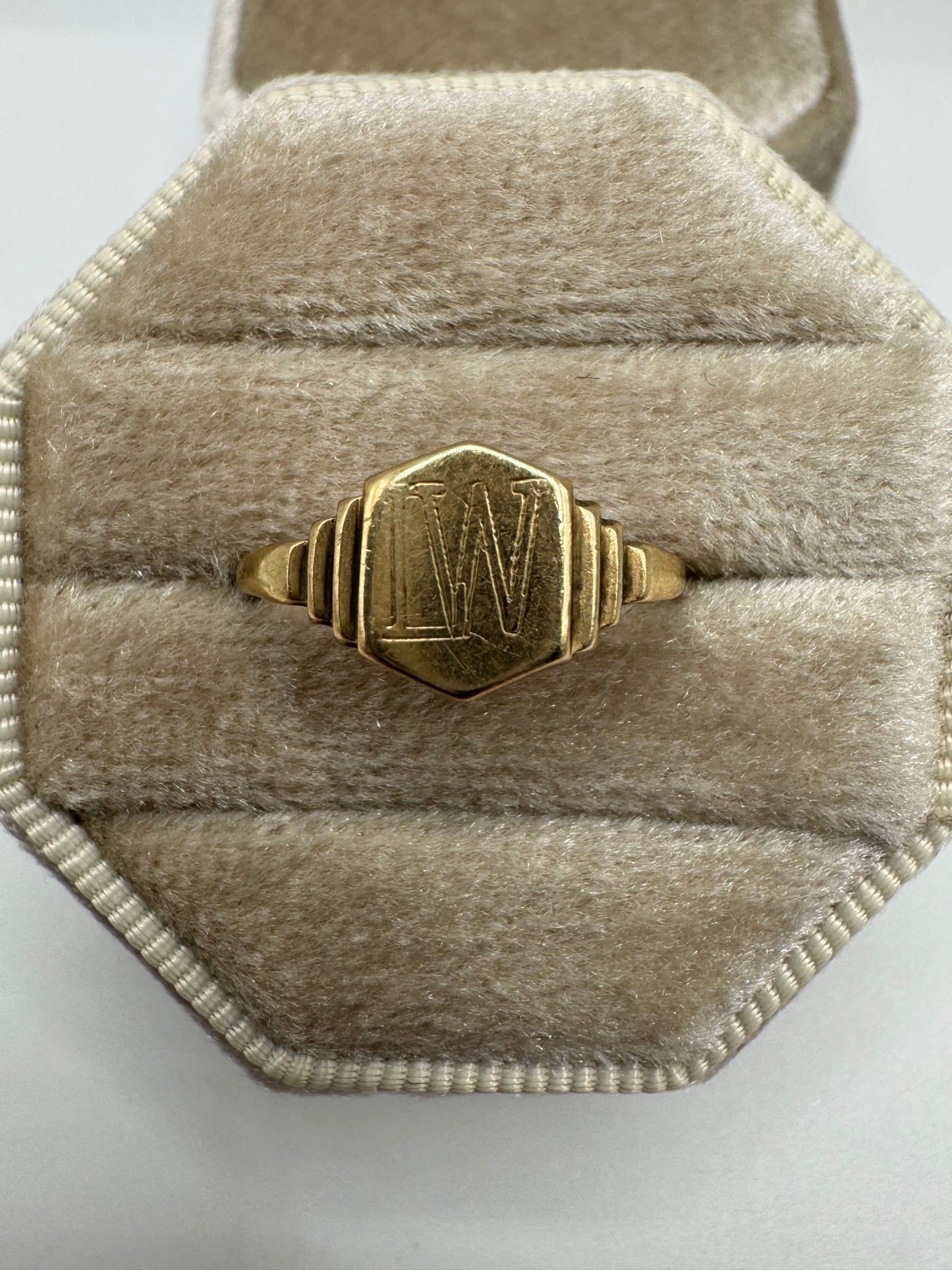 9ct gold engraved signet ring