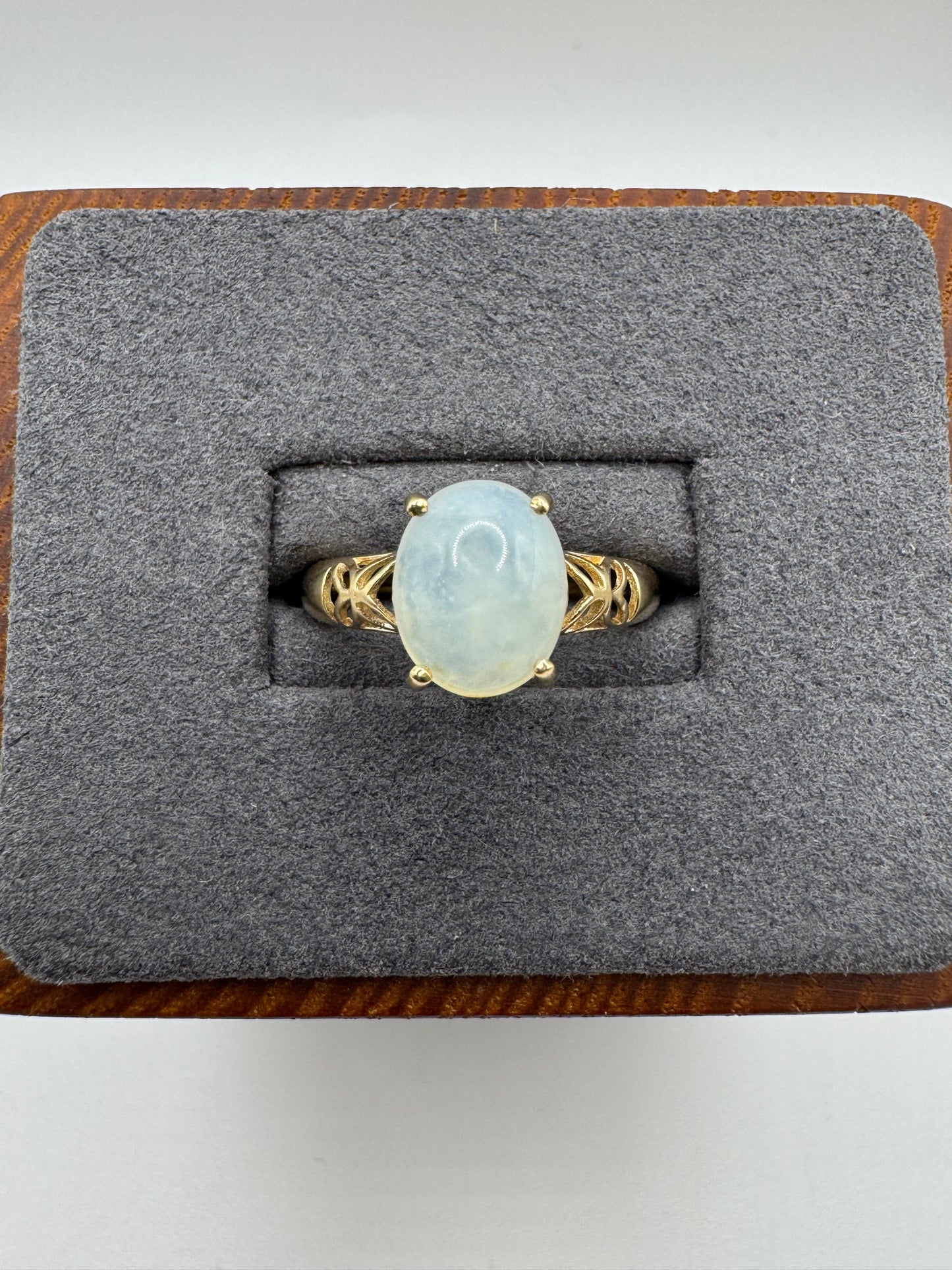9ct gold chalcedony ring