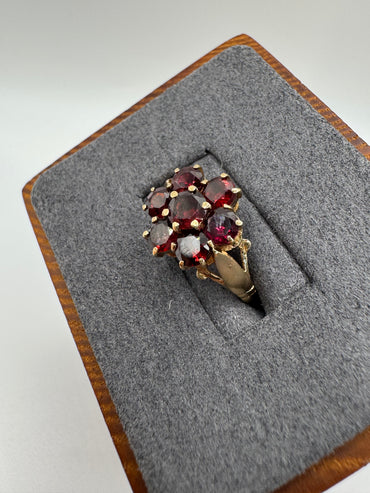9ct gold garnet cluster ring