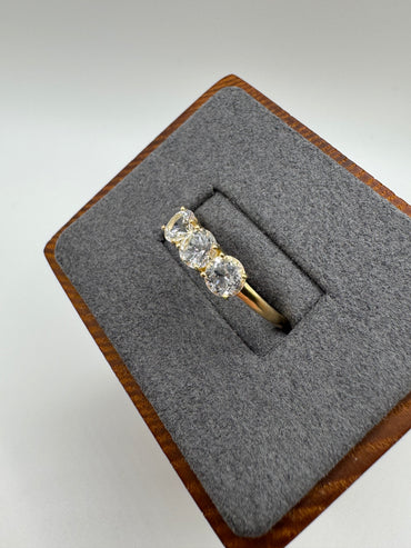 9ct gold quartz ring