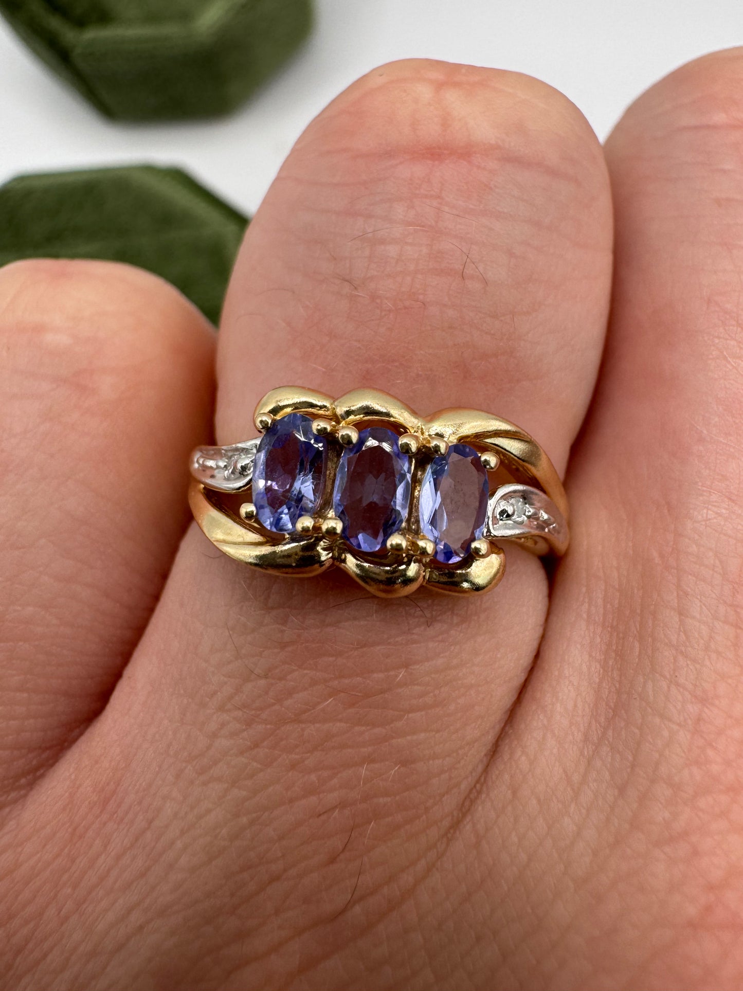 9ct gold tanzanite and diamond ring