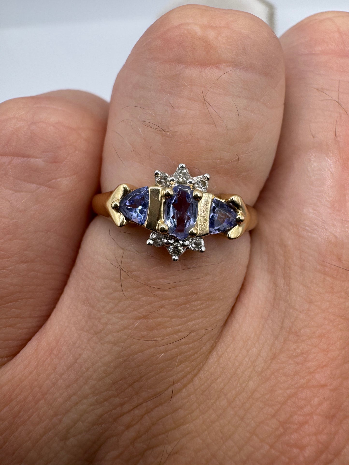 9ct gold tanzanite and diamond ring