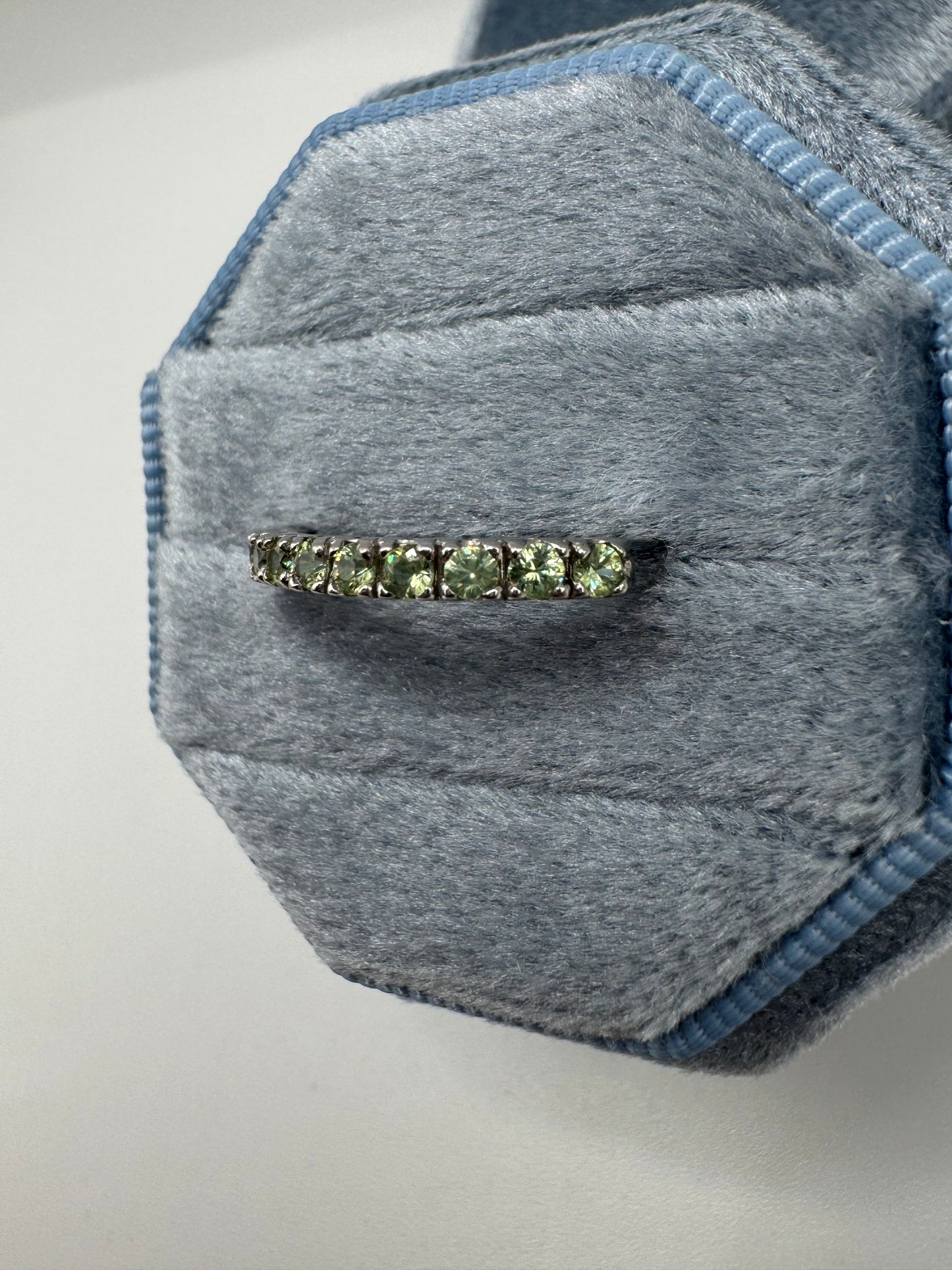 9ct white gold peridot ring