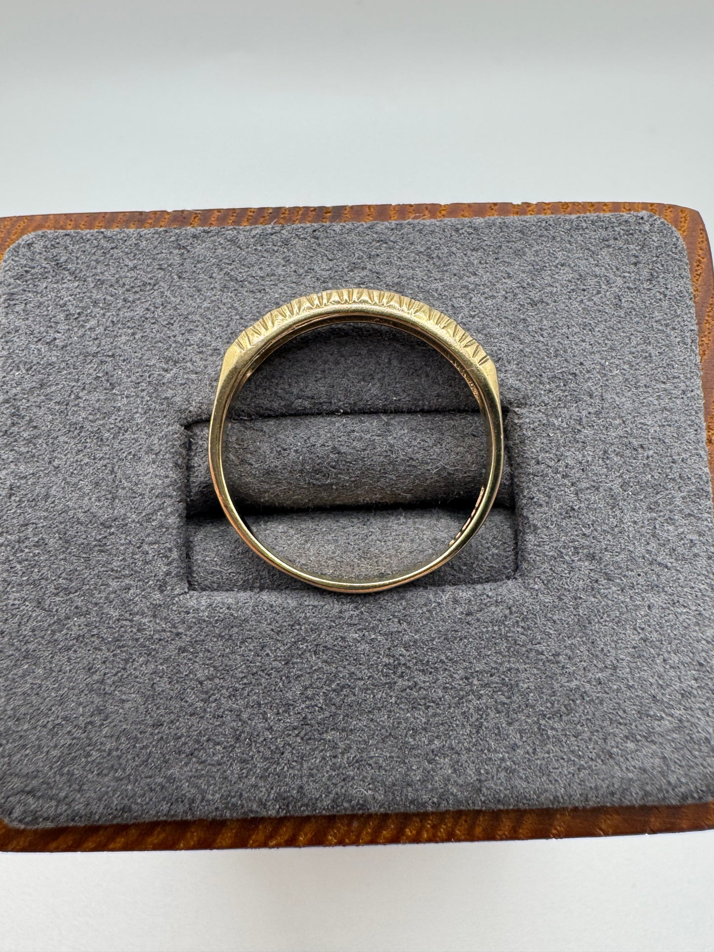9ct gold diamond ring
